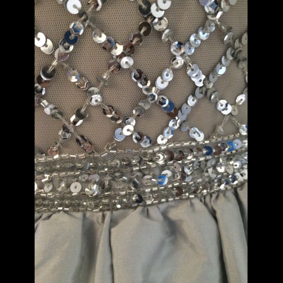 NEW Aidan Mattox [SZ 0‎ ] Embellished Bodice Taffeta Ballgown in Silver - Picture 8 of 16